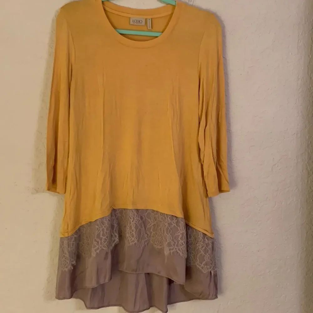 Logo by Lori Goldstein Yellow with Tan Ruffle on the Bottom Tunic Size M